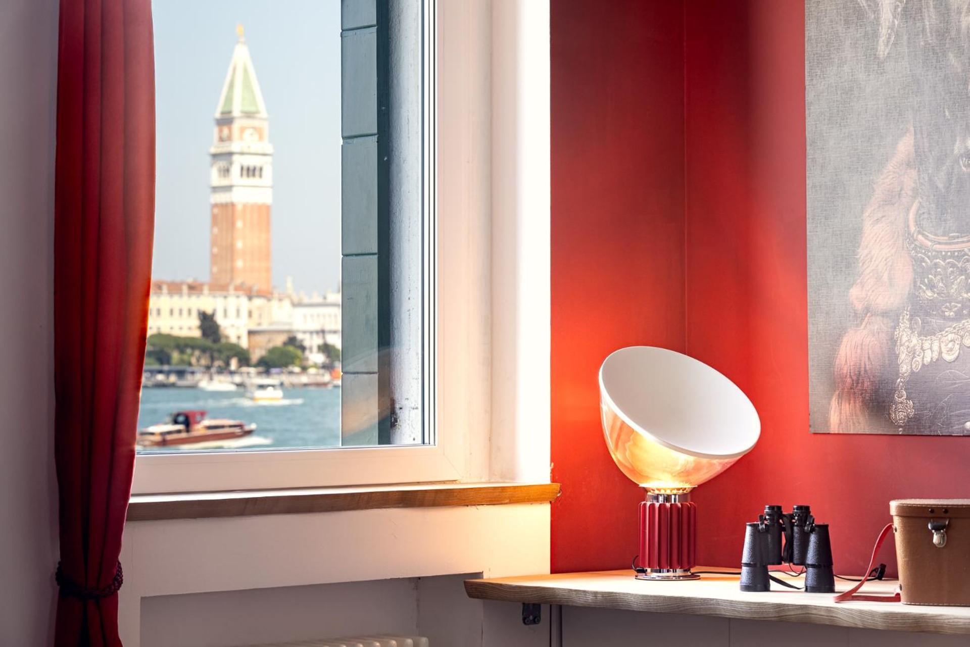 3 Windows On St Mark - Waterfront Apartment Венеция Экстерьер фото