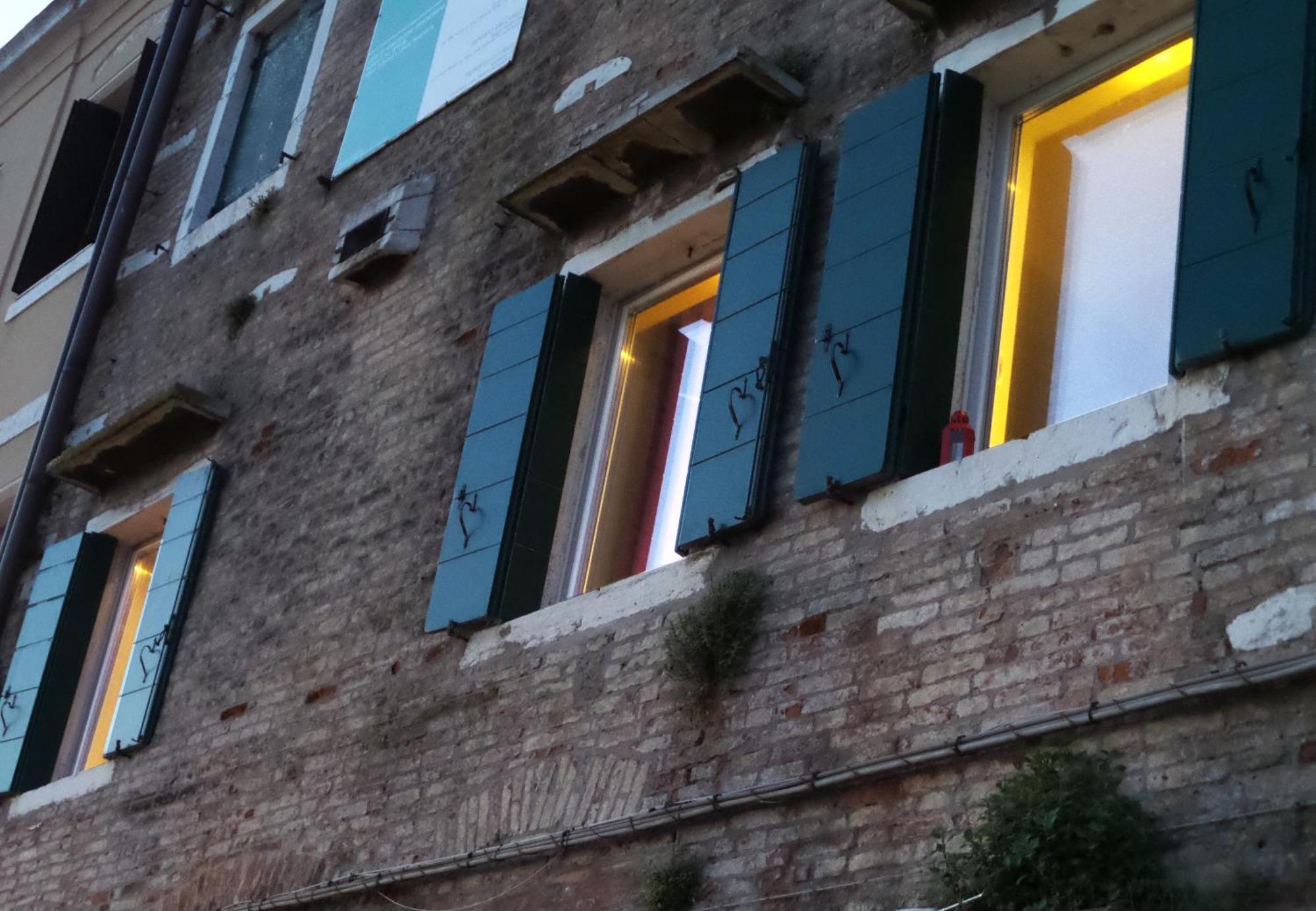 3 Windows On St Mark - Waterfront Apartment Венеция Экстерьер фото